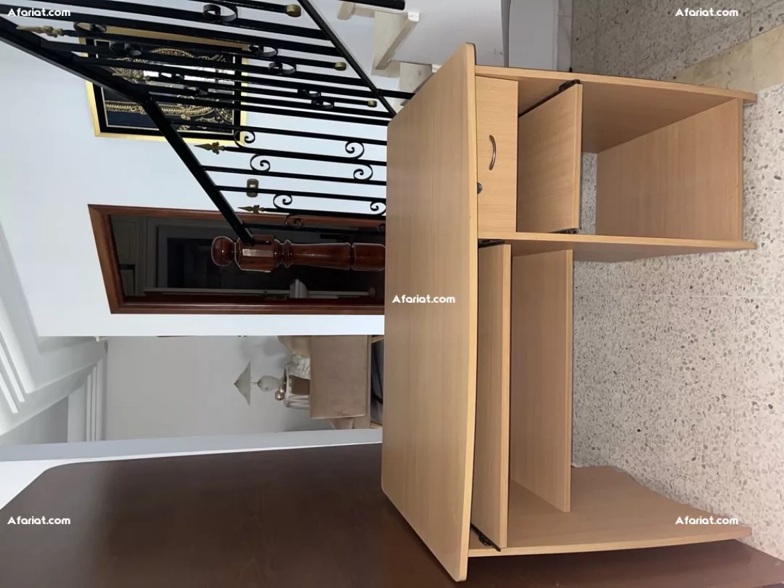 Bureau MDF en bon état - idéal étude / PC / télétravail