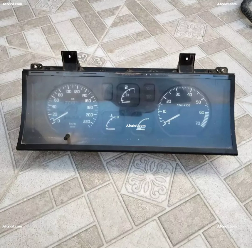 compteur Renault 19.    رقم الهاتف 23493201