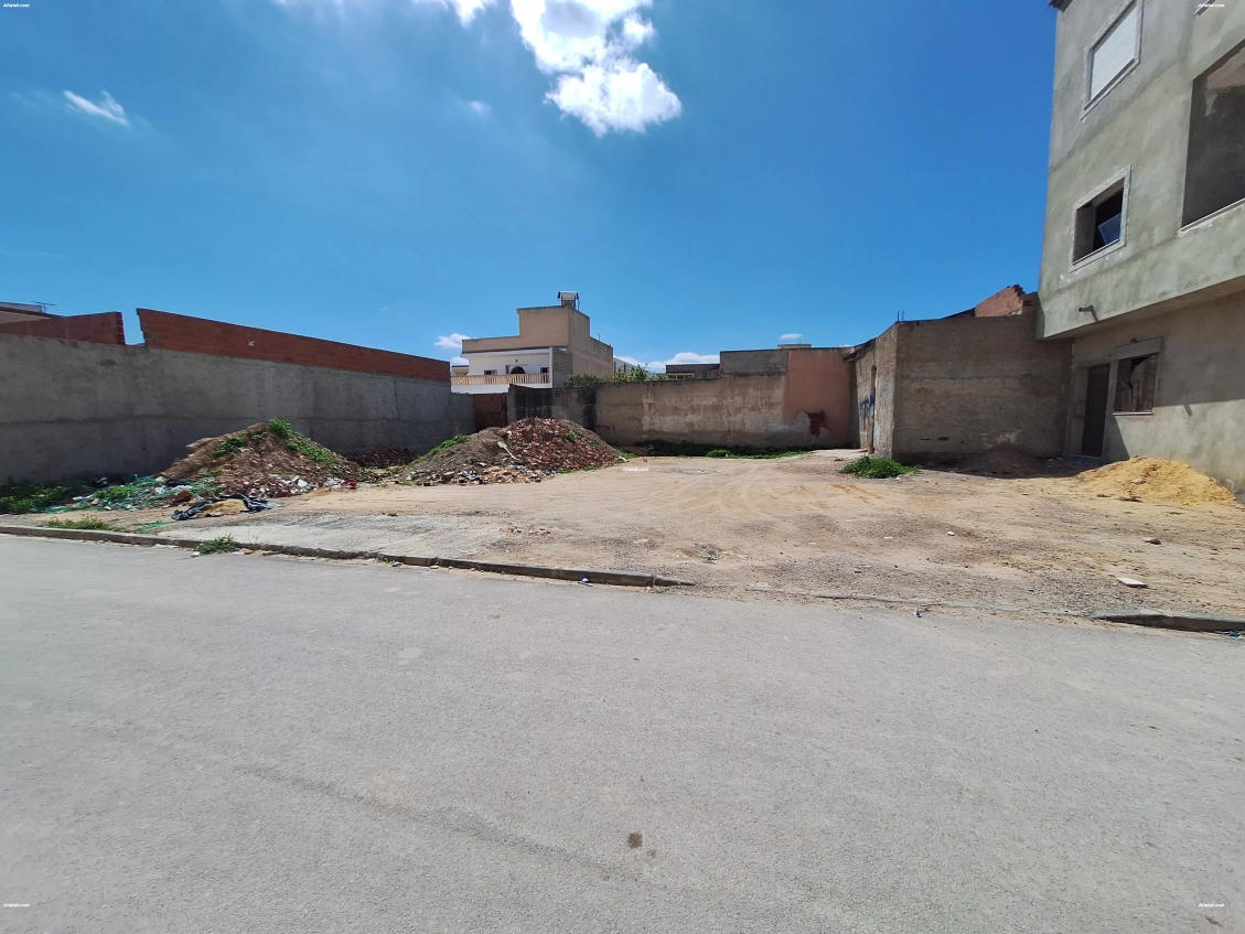 un terrain nu de 380 m2 lotissement de la cité TAYARI