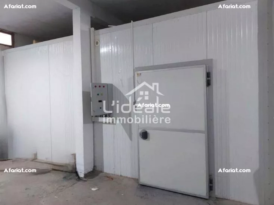 Fonds de commerce dépôt avec chambre frigorifique à Mhadhba