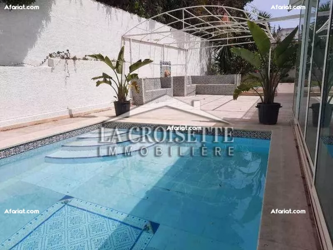 Villa S+5 avec piscine à Gammarth ZVL0356