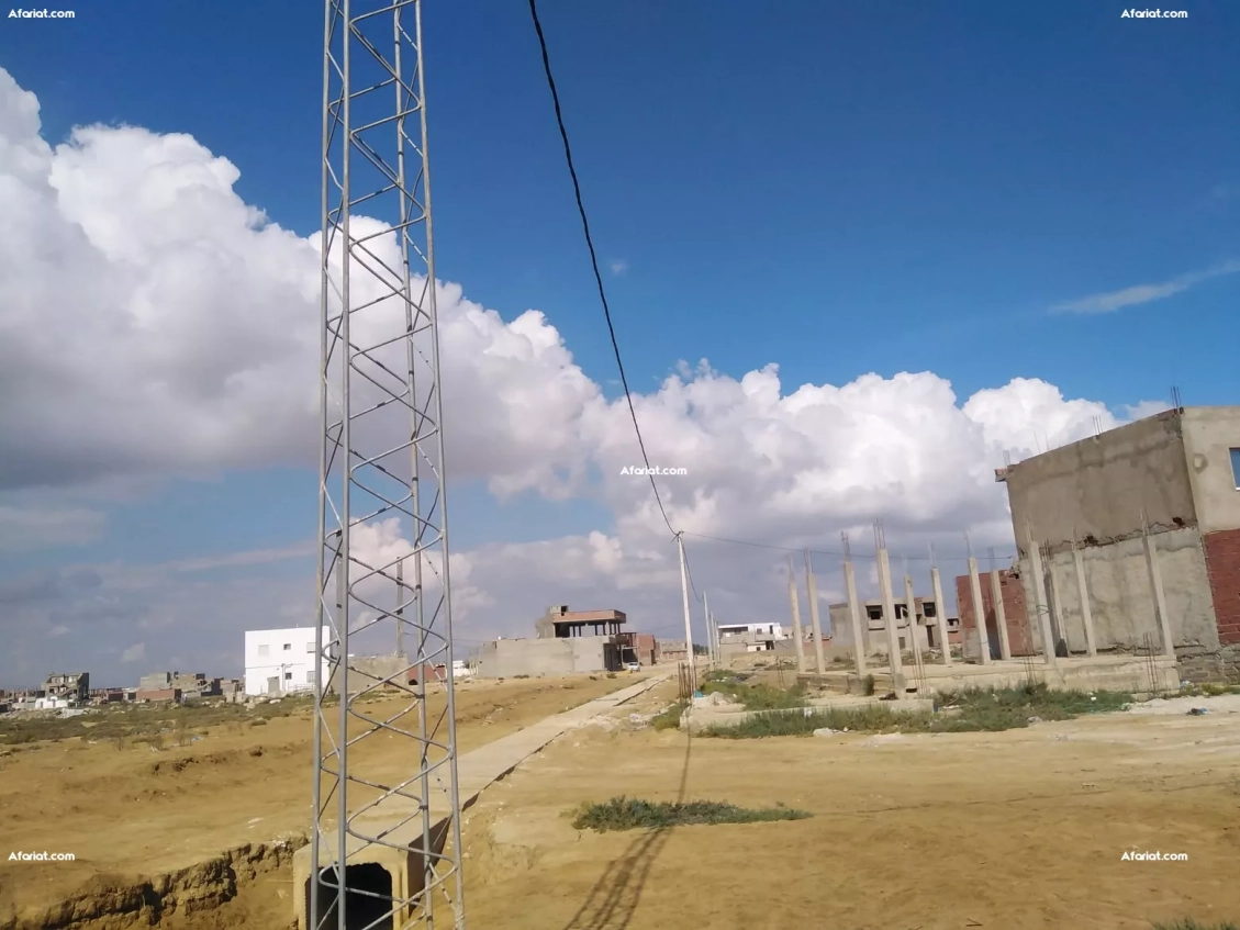 terrain à raoued 200 m²