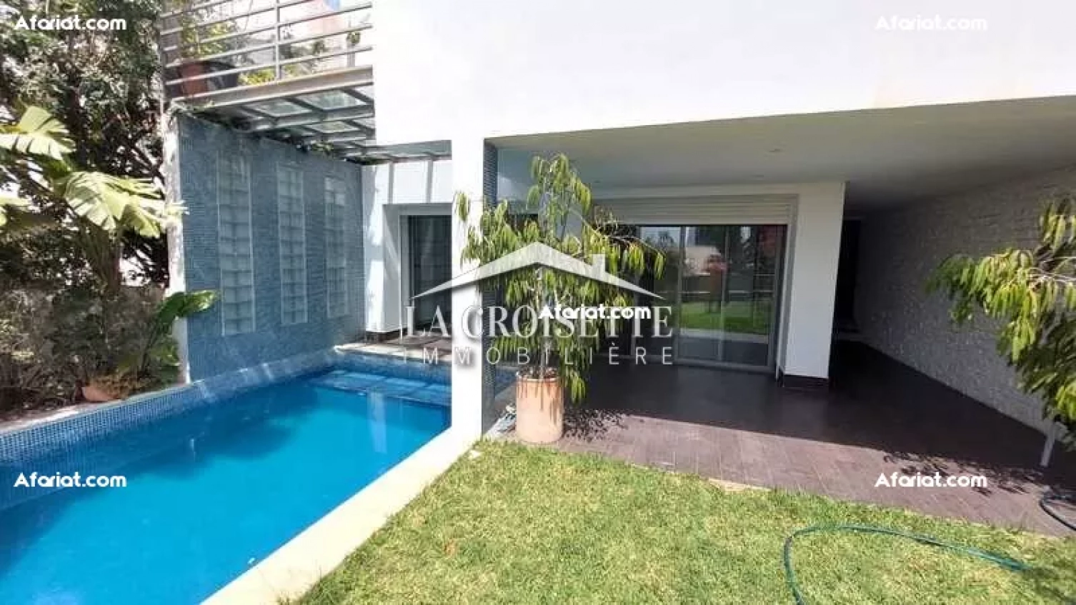 Villa S+3 vue sur mer avec piscine à Carthage  MVL0319