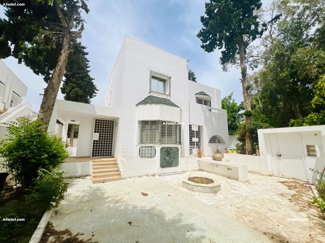 À louer villa S+5 avec jardin au cœur de la Marsa