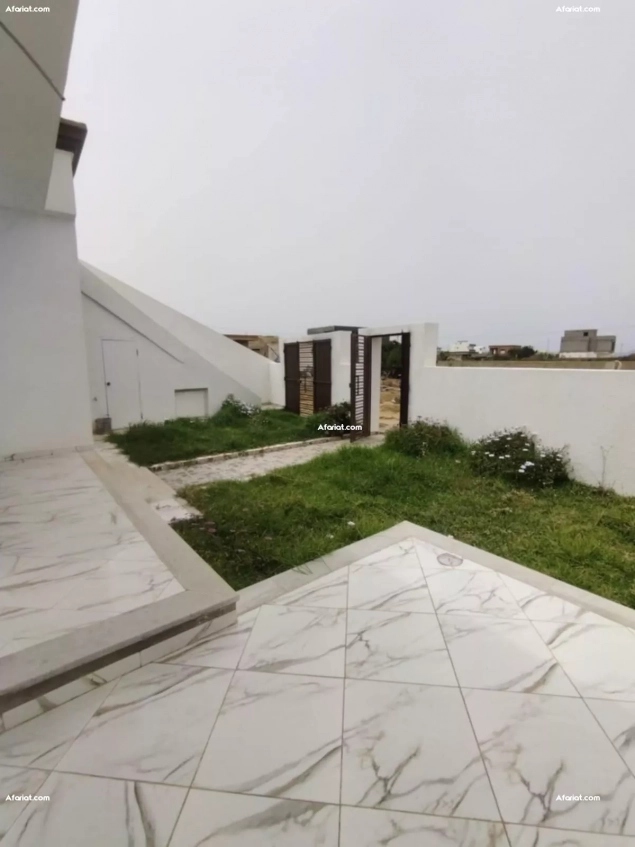 une belle maison nouvellement construit située a la plage el haou