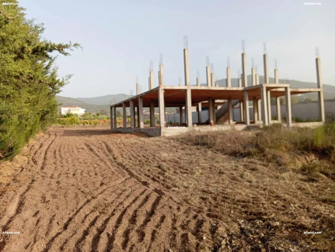 Terrain avec villa non fini