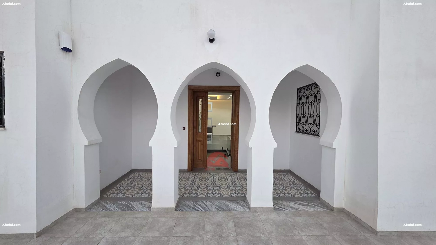A VENDRE À DJERBA MIDOUN - VILLA AVEC PISCINE ZU - RÉF V683