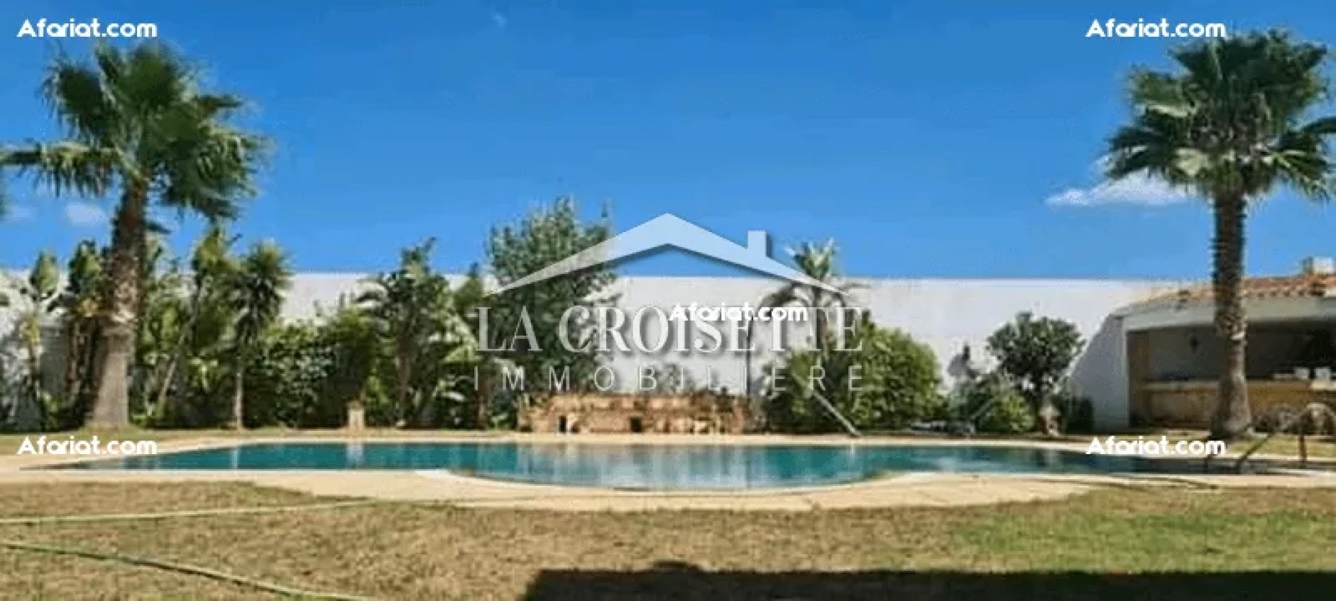 villa S+4 avec piscine à La Soukra MVV0197