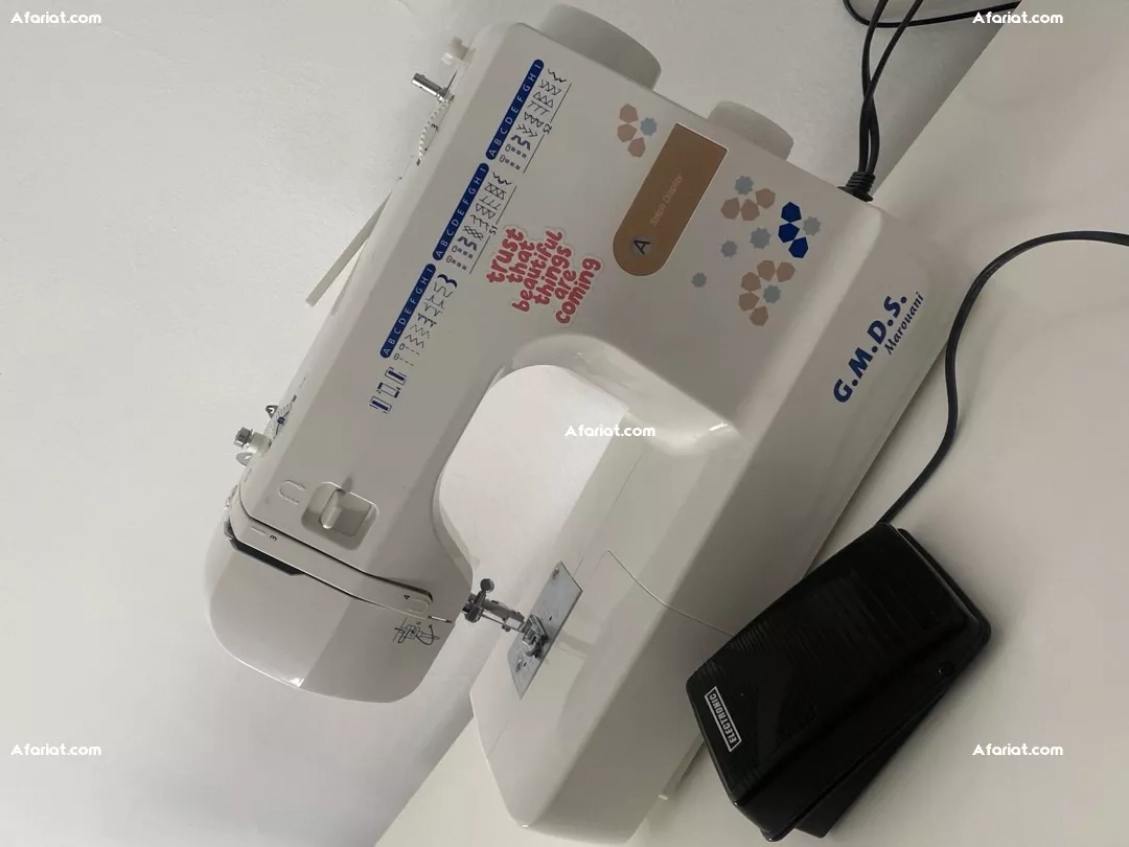 Machine à coudre neuve avec accessoires