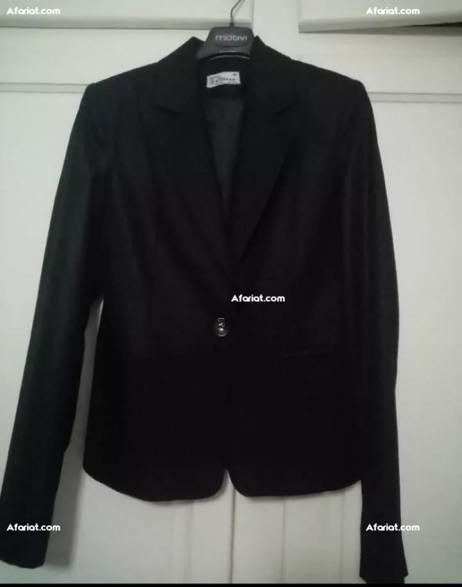 je vends un pontalon avec une veste jamais habillé