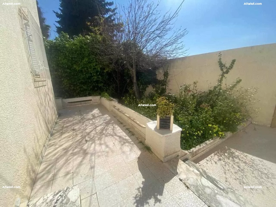 À vendre une villa jumelée à El Manar1