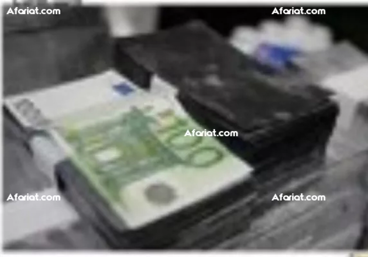 Société de nettoyage des billets verts et noir