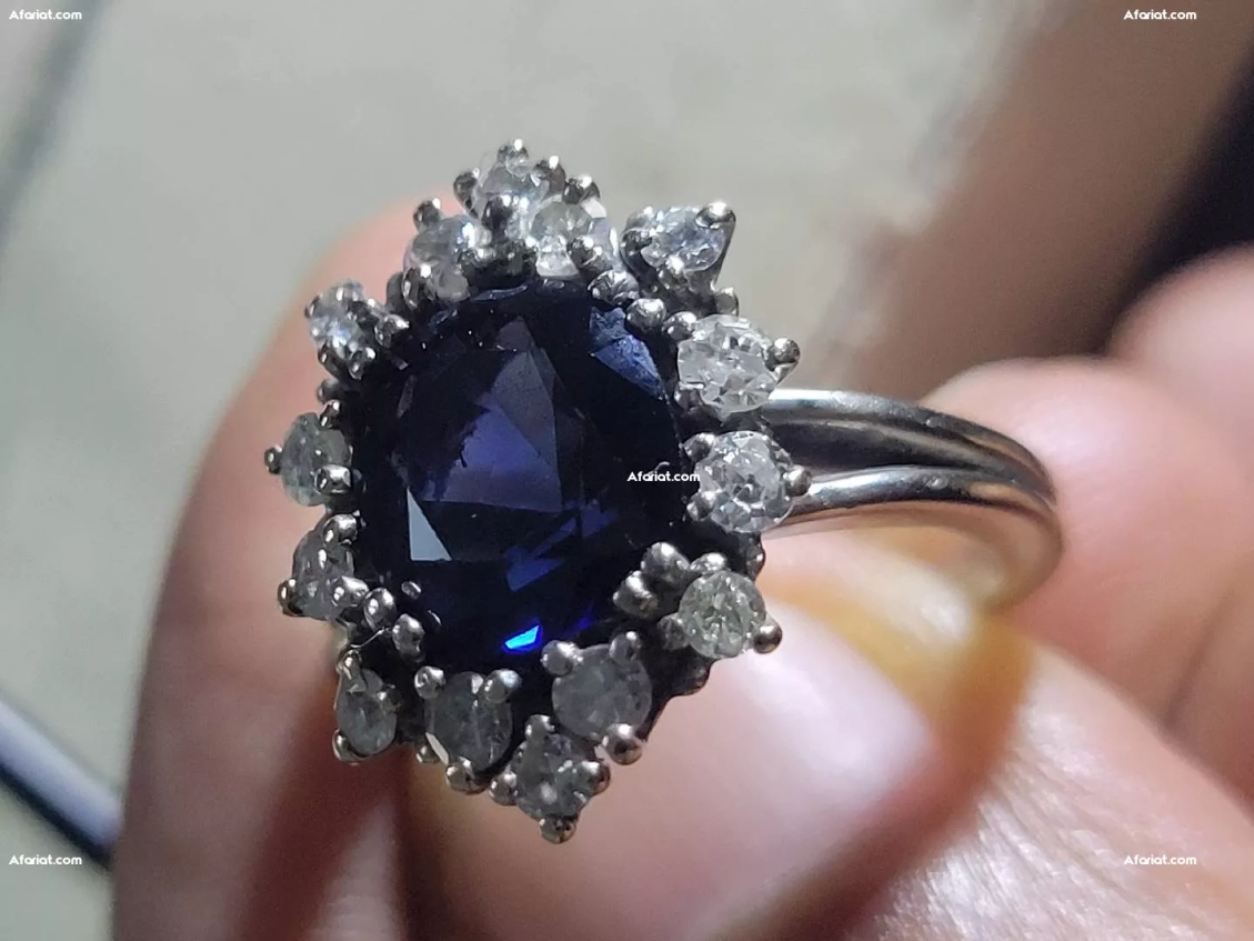 Bijou d'Époque : Bague Faite Main, Saphir et Diamants