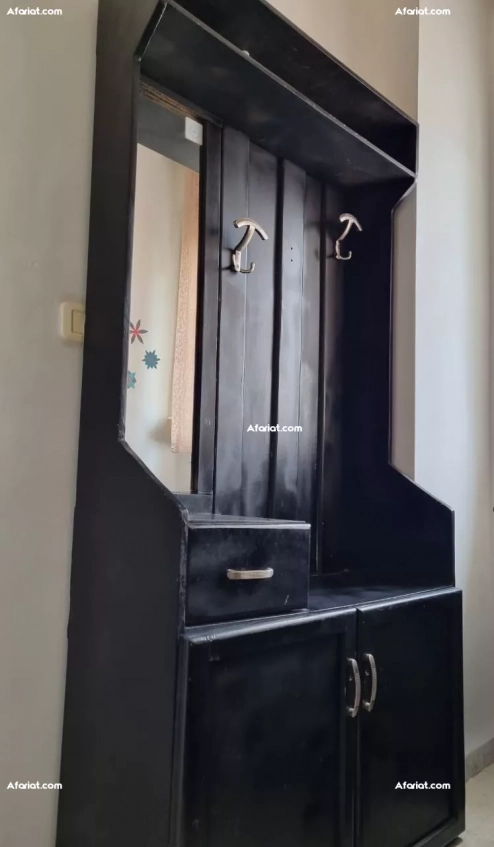 Meubles à vendre (armoire, bureau, table de nuit)