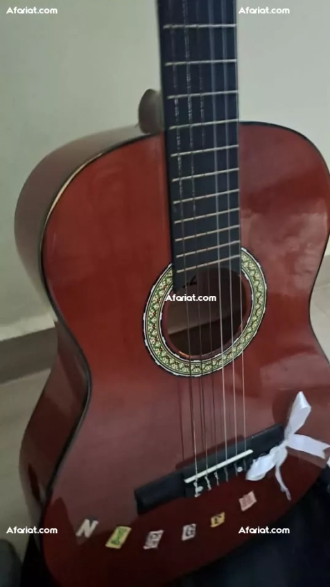 A vendre guitare classique ibanez presque neuve