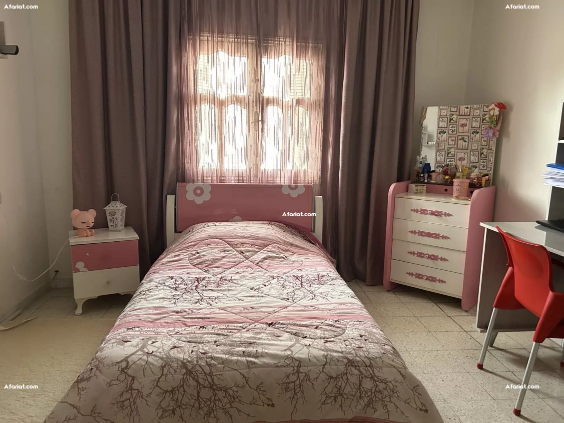 • Chambre à coucher pour fille (Lit + Commode + Table de nuit)