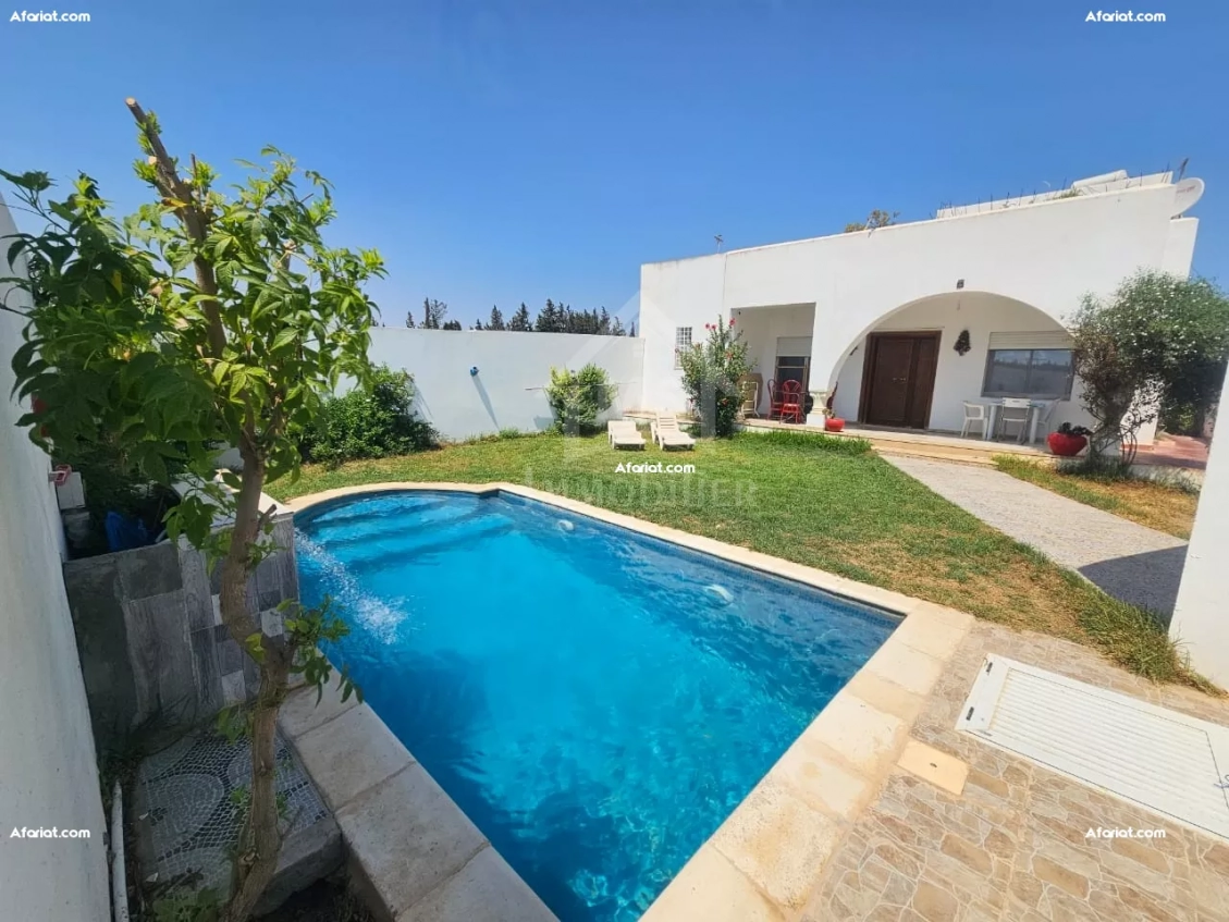 Villa avec piscine et jardin à Hammamet Sud à vendre 51355351
