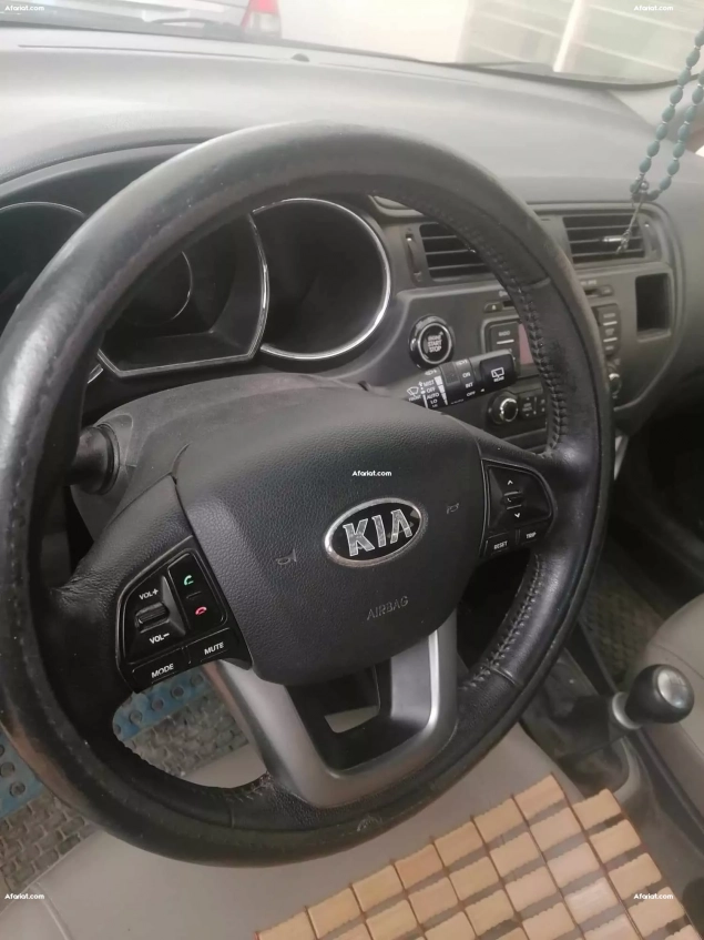 Kia Rio 2013 gris argent