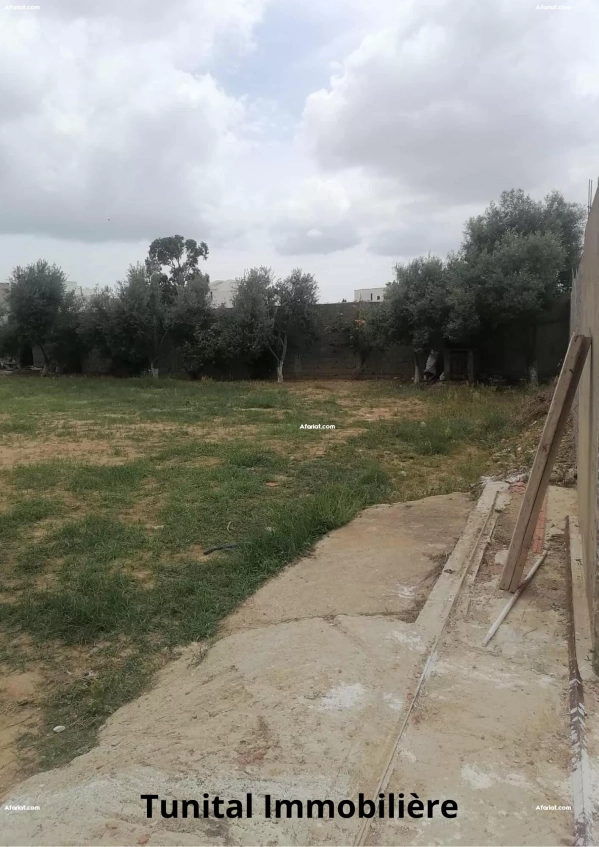 La Soukra Chotrana 3 côté Restaurant ElFirma: un terrain a vendre