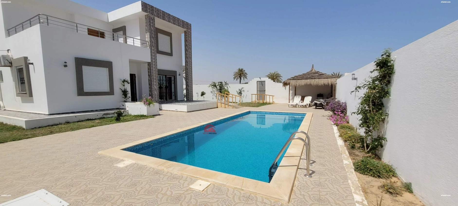 GRANDE VILLA AVEC PISCINE À DJERBA - RÉF L762