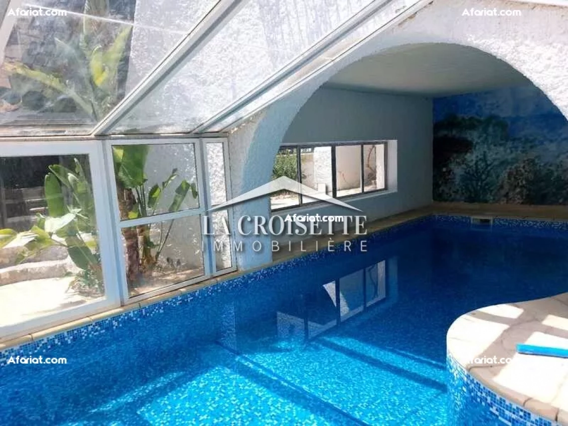 Villa S+5 avec piscine à Gammarth  MVL1571